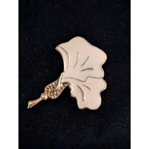 Vintage Cream Enamel Flower Gold Tone Brooch